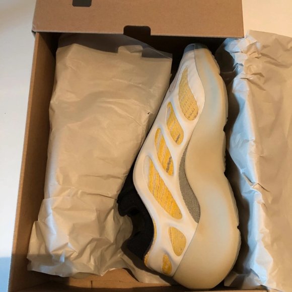 Adidas yeezy 700 V3 safflower main image 8
